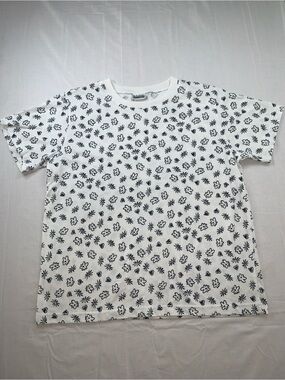 Basic editions women’s shirt no size tag but fits like large, black and white